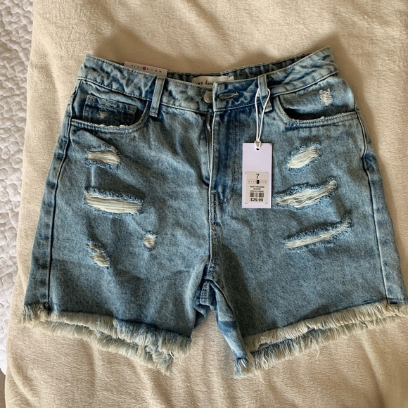 FRAYED HEM BERMUDA SHORTS (SIZE 7 US) - Picture 3 of 4